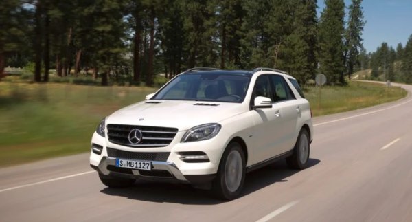Първият луксозен SUV на Mercedes-Benz, ML-Class, е революционно превозно средство за компанията, родило цяла гама кросоувър/SUV модели. Въпреки това, не всичко минава гладко за модела W163, тъй като има проблеми с контрола на качеството. Това не сира ML-Class, който успя да отвори марката за нова аудитория.

Интересното е, че първото поколение ML е кола с каросерия върху рама и раздатъчна кутия, готова за офроуд, предназначена да замени G-класата. Въпреки здравата си конструкция, моделът от първо поколение е маневрен и вози гладко. Mercedes-Benz скоро осъзнава, че и двата SUV-а могат да съществуват успоредно. Второто поколение ML-Class е пуснато през 2005 г. и се отличава с unibody конструкция. За първи път ML-Class се предлага и хибрид, съчетаващ V6 с два електрически мотора.

Третото поколение W166 ML-Class донесе още по-висок лукс и промяна на името през 2015 година -  GLE-Class. Моделът от четвърто поколение, пуснат на пазара през 2020 г., все още се продава днес, предлагайки все по-гладко и по-тихо возене, съчетано със силна производителност по права линия.
